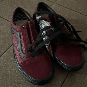 Brand new Vans maroon and black size 4.5
